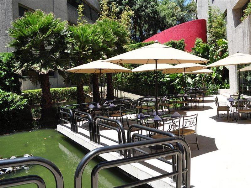 Royal Pedregal Hotel เม็กซิโกซิตี้ ภายนอก รูปภาพ The outdoor café