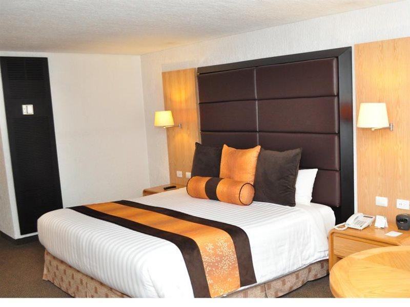 Royal Pedregal Hotel เม็กซิโกซิตี้ ภายนอก รูปภาพ A bedroom at the hotel
