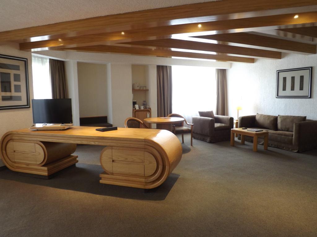 Royal Pedregal Hotel เม็กซิโกซิตี้ ภายนอก รูปภาพ The office of the Mayor of the City of Luxembourg