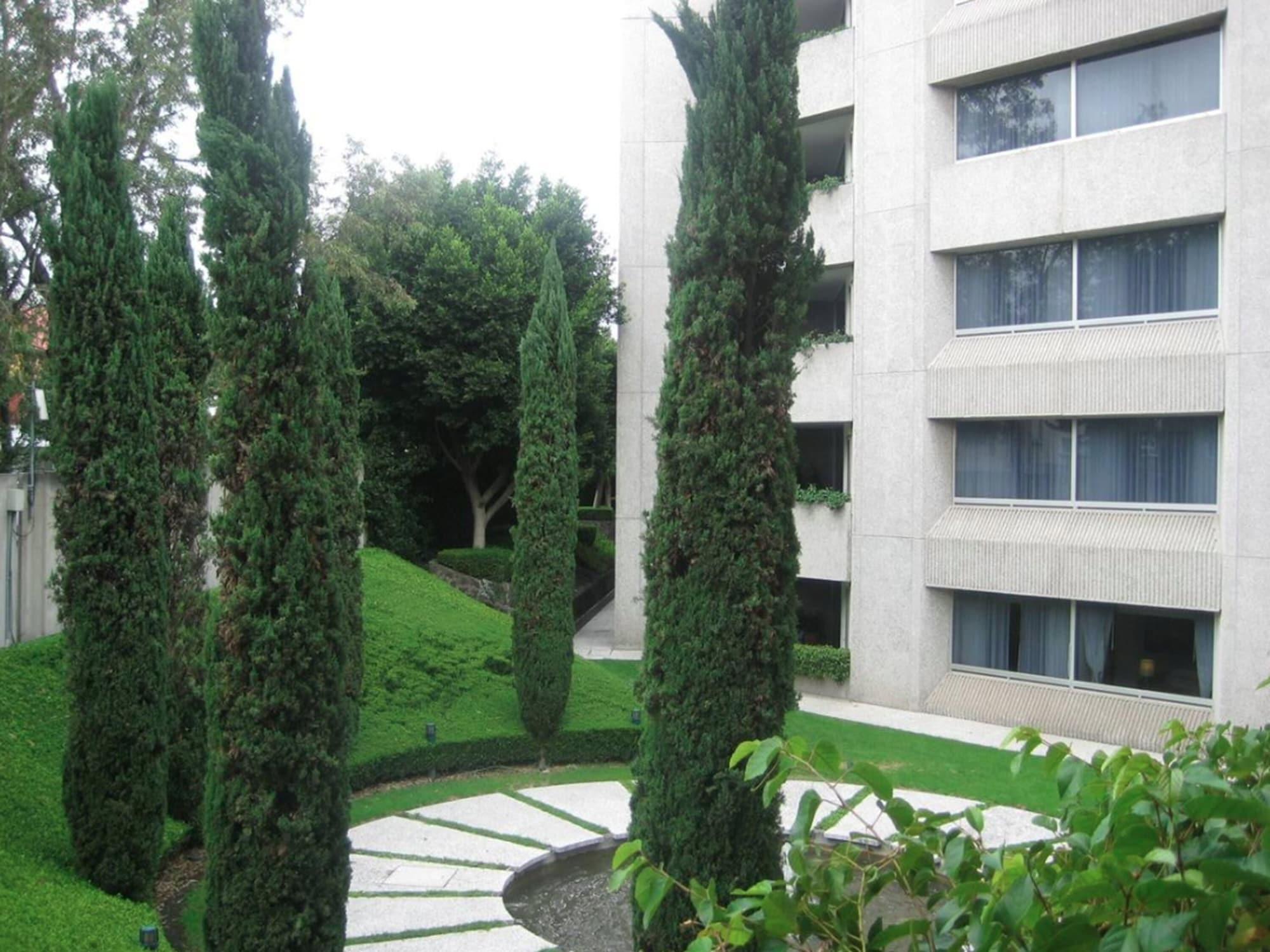 Royal Pedregal Hotel เม็กซิโกซิตี้ ภายนอก รูปภาพ The campus of the University of Navarra