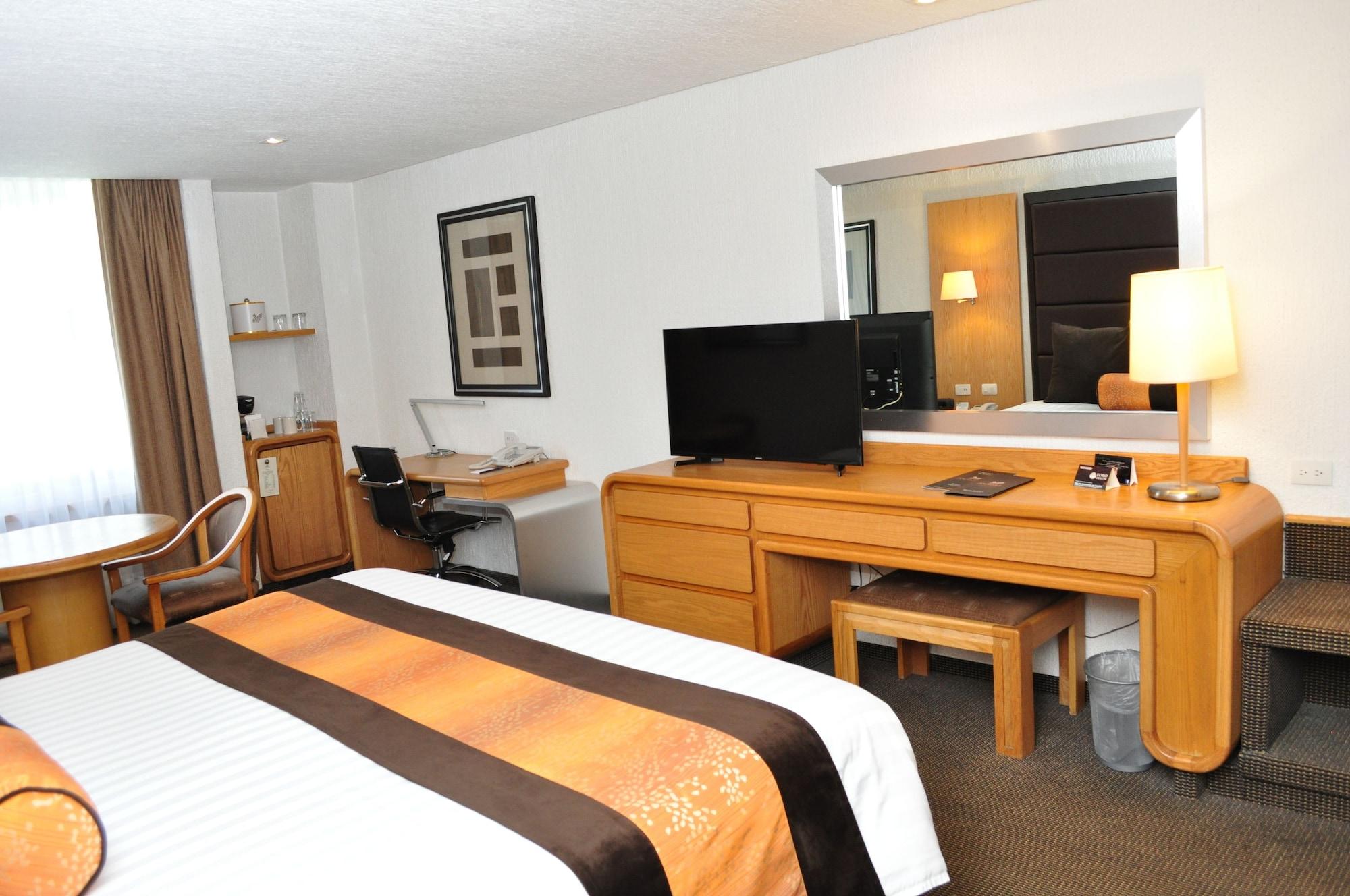 Royal Pedregal Hotel เม็กซิโกซิตี้ ภายนอก รูปภาพ A room at the hotel