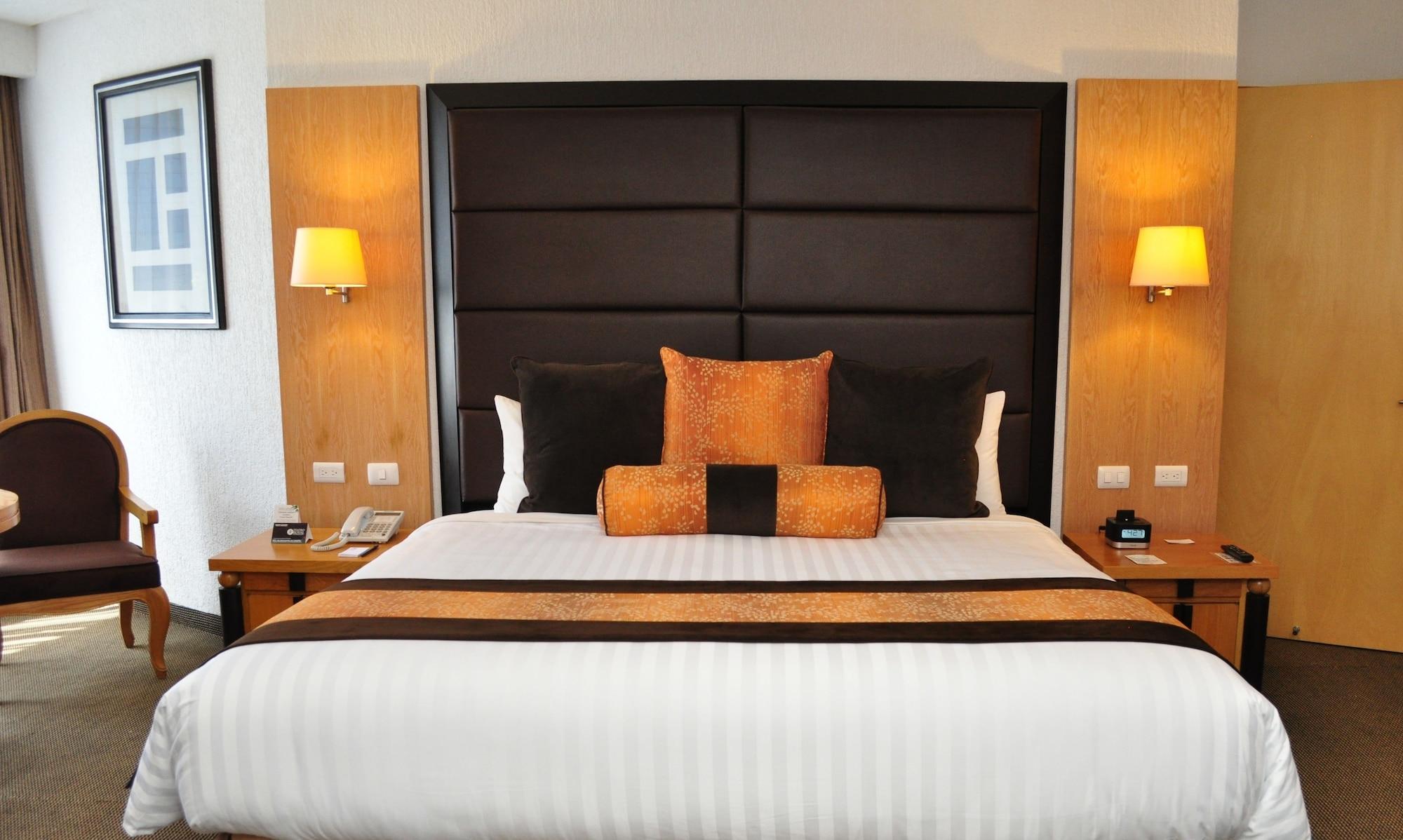 Royal Pedregal Hotel เม็กซิโกซิตี้ ภายนอก รูปภาพ A bedroom at the hotel