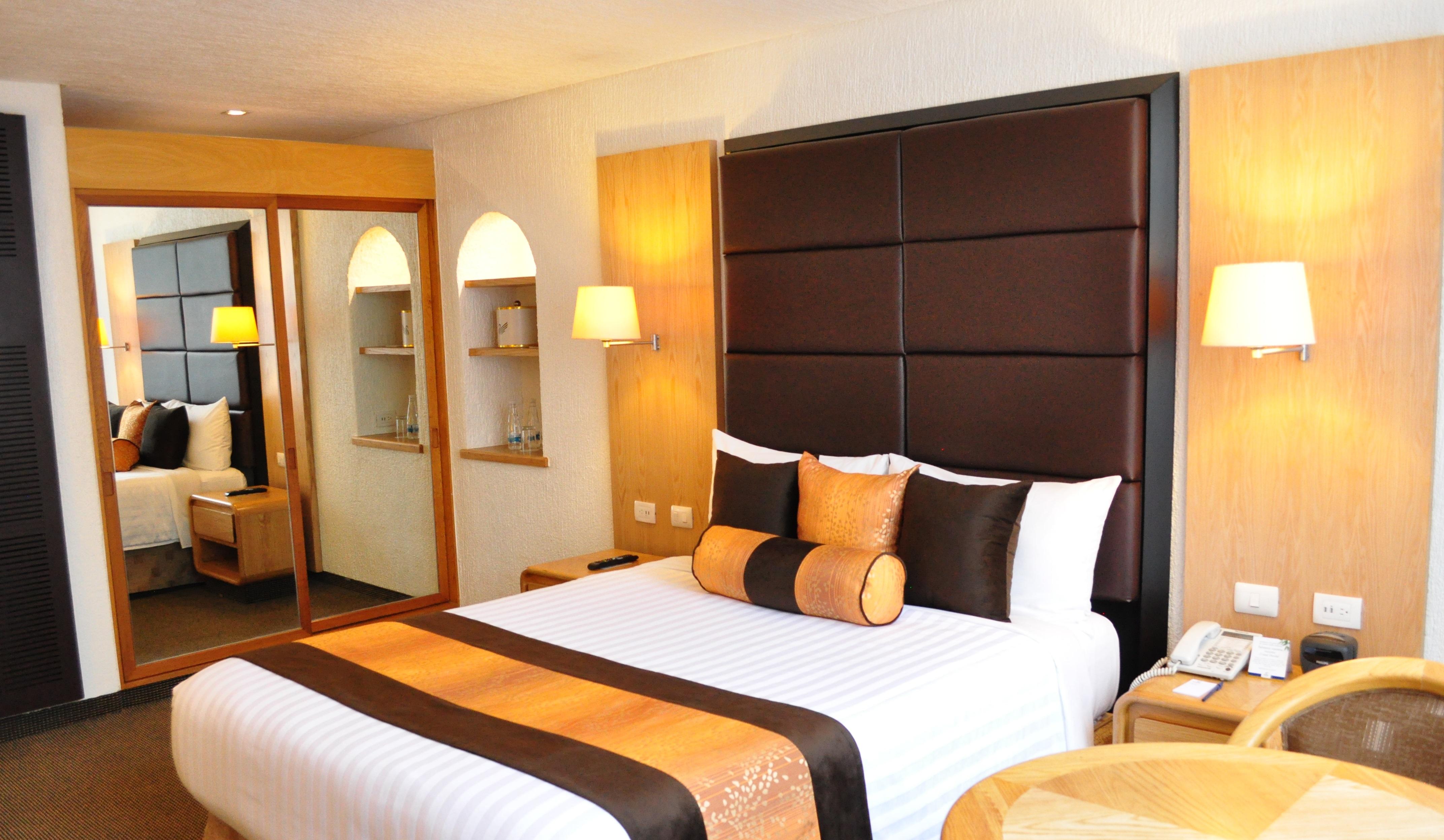 Royal Pedregal Hotel เม็กซิโกซิตี้ ภายนอก รูปภาพ A bedroom at the hotel