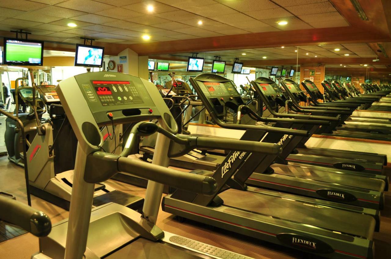 Royal Pedregal Hotel เม็กซิโกซิตี้ ภายนอก รูปภาพ A row of treadmills